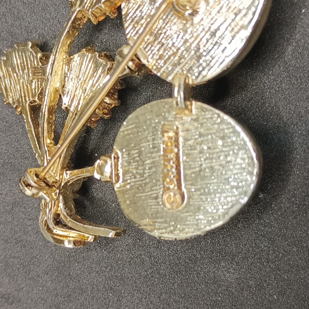 Sarah Coventry Gold and Red Strawberry Brooch - Picture 3 of 3